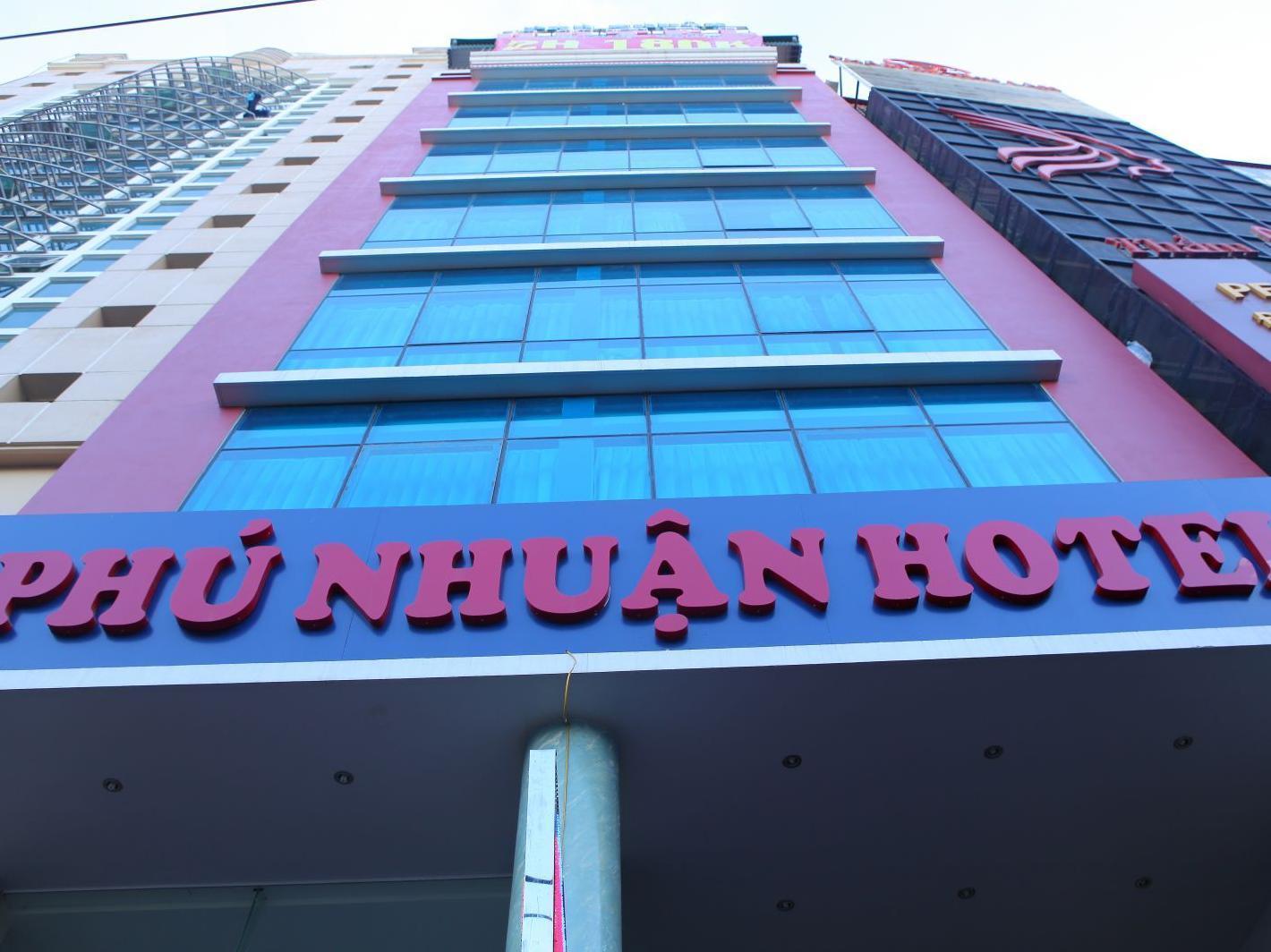 Phu Nhuan 3*